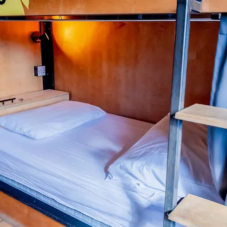 Albergue Leevin George *