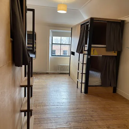 Albergue Leevin George *