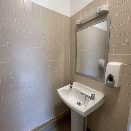 Leevin George Albergue