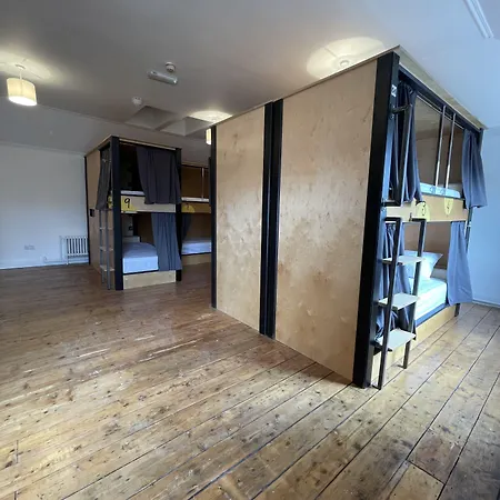 Leevin George Vandrerhjem *