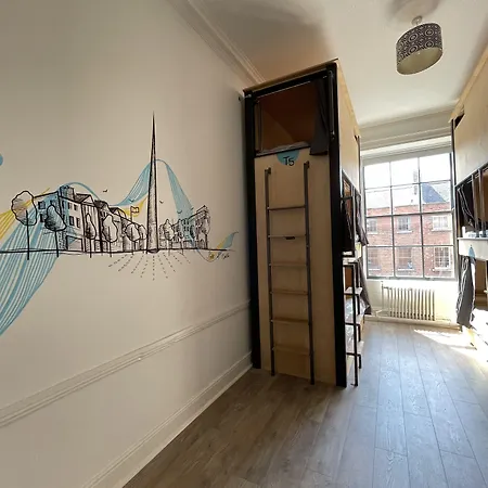 Albergue Leevin George *