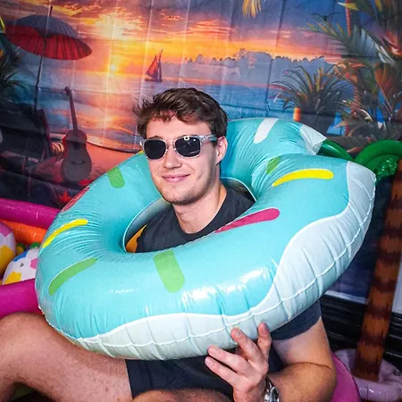 Hostal Leevin George *