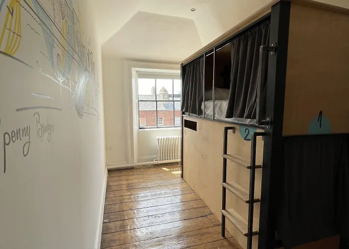 Leevin George Hostel *